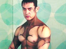 Applying Body Art On Aamir Khan ‘Dhoom 3’