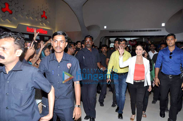 madhuri promotes dedh ishqiya at r city mall 7