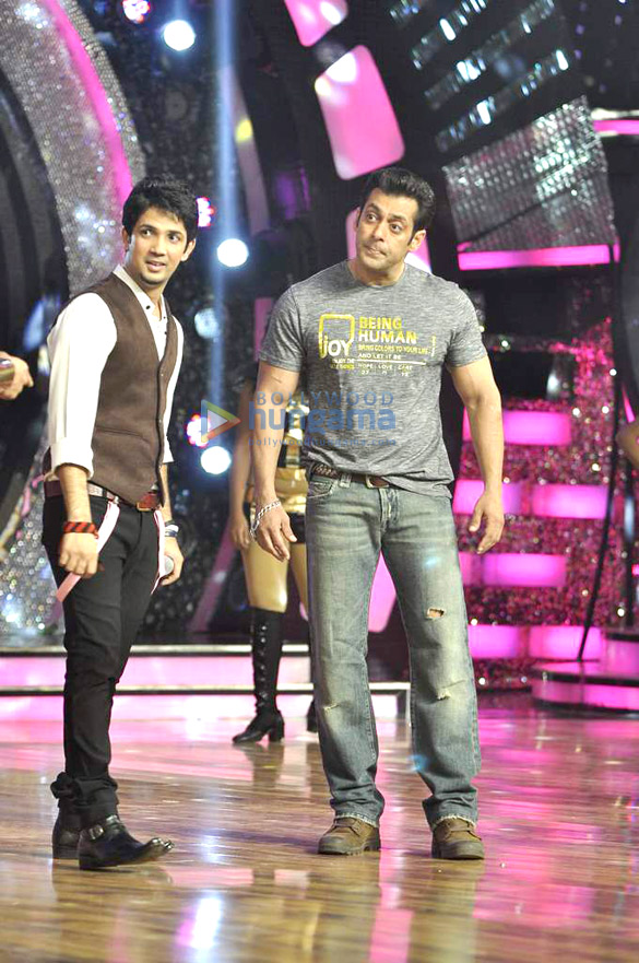 salman promotes jai ho on the sets of dance india dance 6