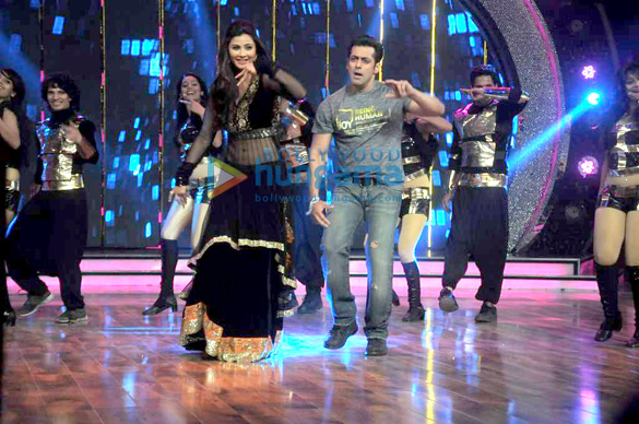 salman promotes jai ho on the sets of dance india dance 3