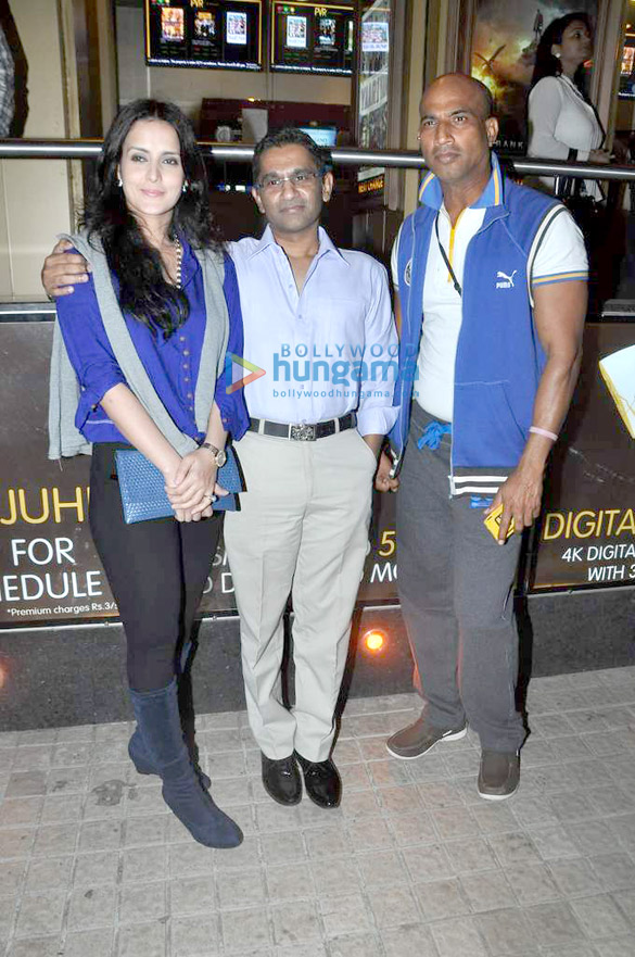 salman at the screening of sholay 3d 8