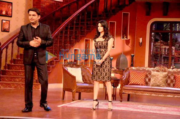 sunny leone ekta kapoor promote ragini mms 2 on comedy night with kapil 8
