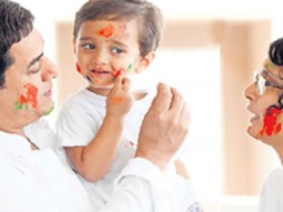 OMG: Azad Plays With Papa Aamir Khan!
