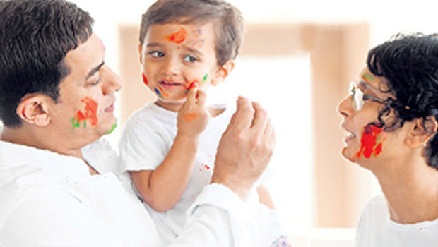 OMG: Azad Plays With Papa Aamir Khan!