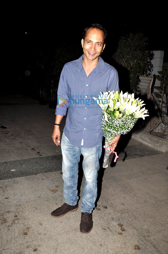 kangna hosts house warming bash queen success party 7