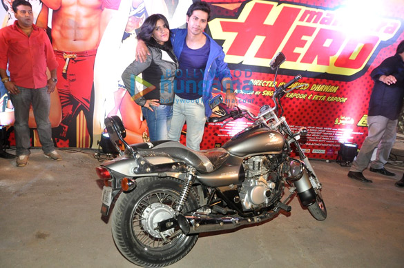 varun takes ekta for a bike ride to promote main tera hero 6