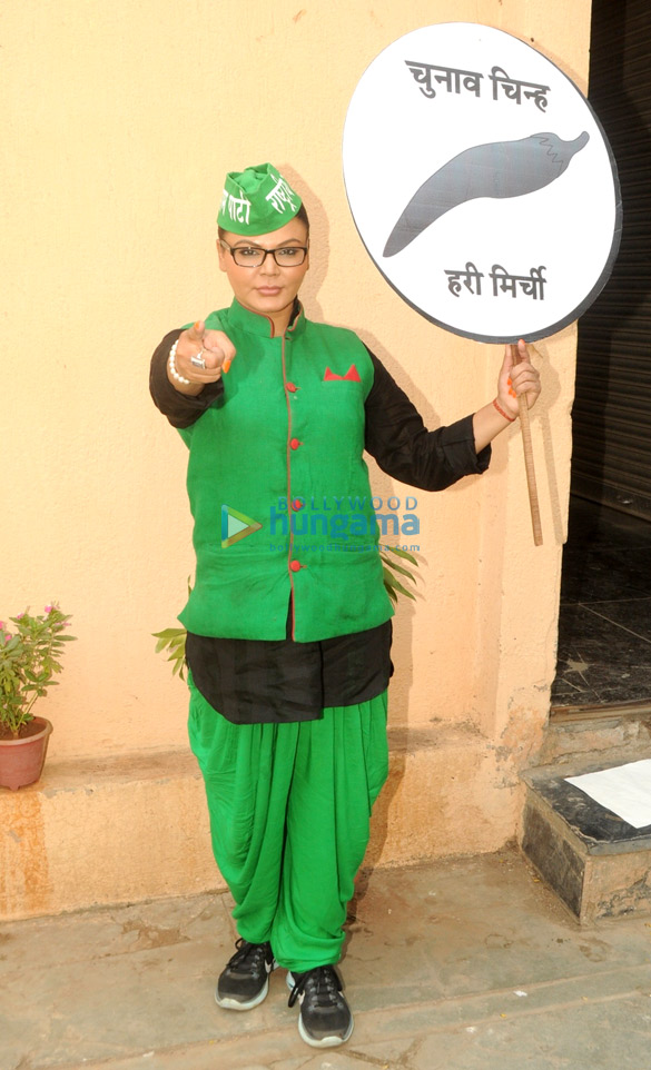 rakhi sawant drives around the town with women auto rickshaw driver 2