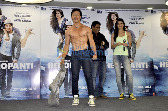 kriti sanon tiger shroff promote heropanti on world dance day 4