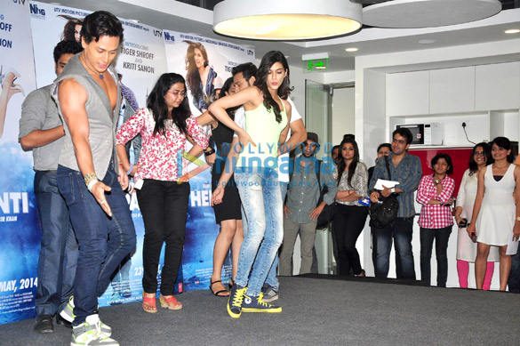 kriti sanon tiger shroff promote heropanti on world dance day 13