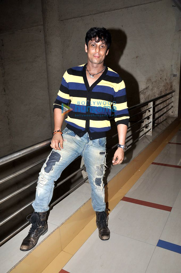 vikram singh promotes film heropanti 9