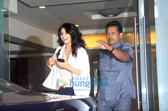 jacqueline fernandez snapped outside studio after dubbing for kick 3