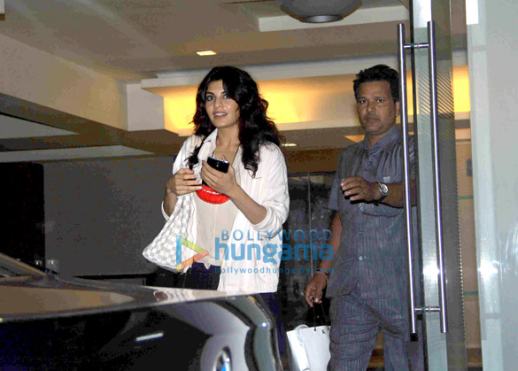 jacqueline fernandez snapped outside studio after dubbing for kick 2