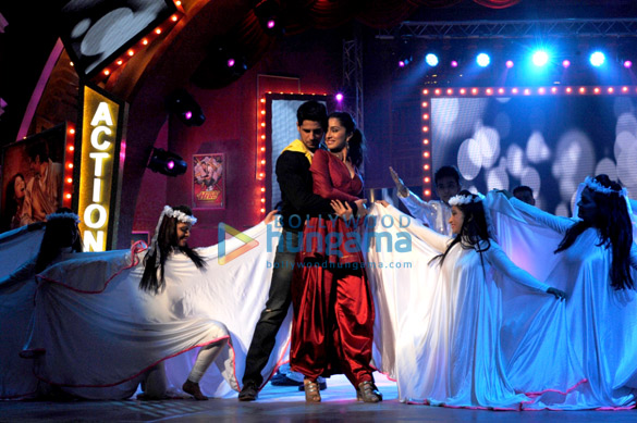 sidharth malhotra shraddha kapoor promote ek villain at life ok awards 9