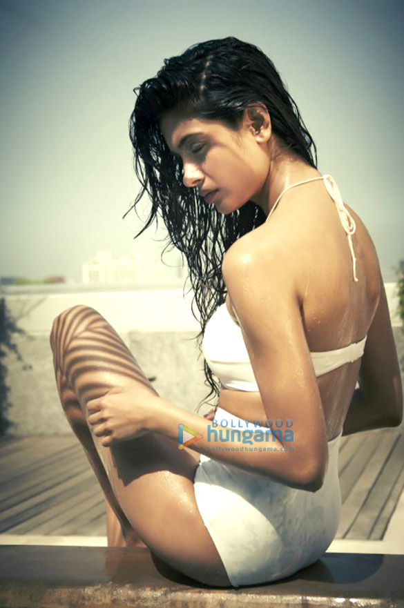 sarah jane dias 52