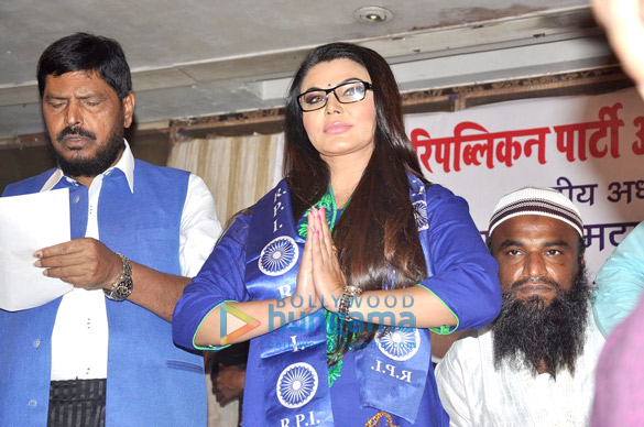 rakhi sawant joins ramdas athavles party 5