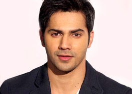 Varun Dhawan turns rapper, performs live on stage