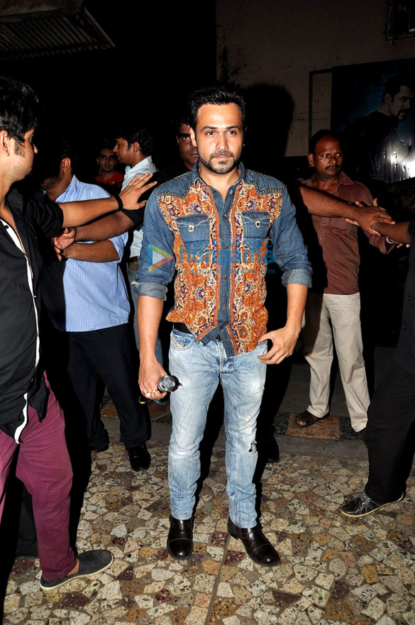 emraan sells tickets for raja natwarlal promotion 9