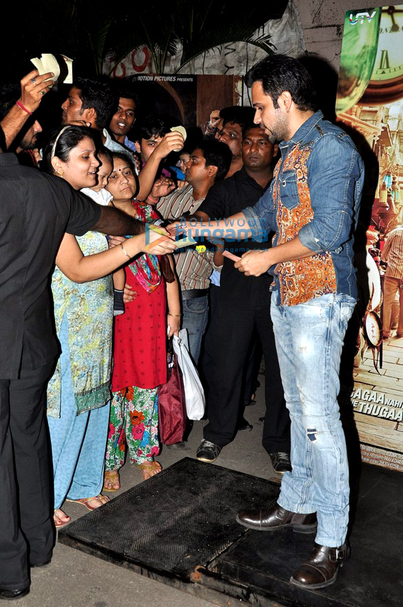 emraan sells tickets for raja natwarlal promotion 3