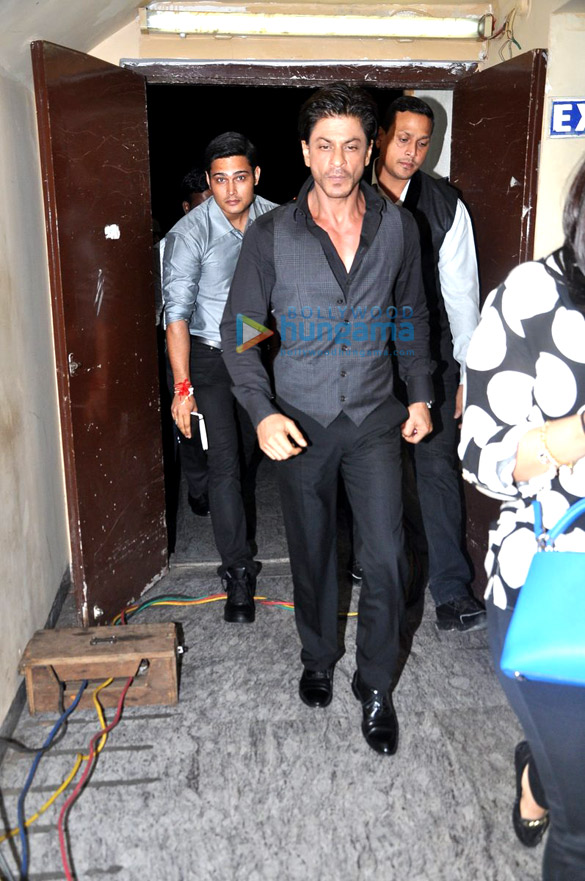 shah rukh khan launches the trailer of ekkees toppon ki salaami 16