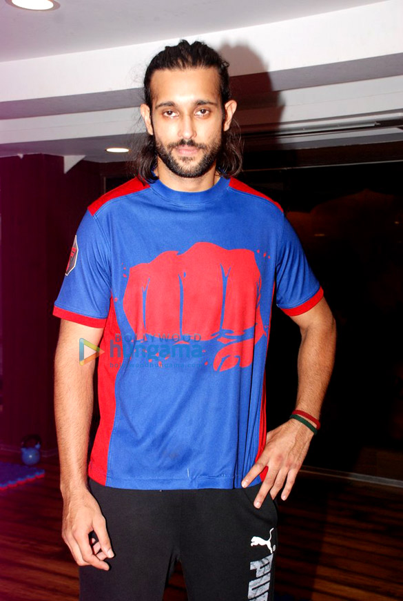 akhil kapur vivaan promote the wolverine workout at golds gym 6
