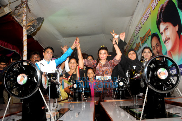 rakhi sawant distributes sewing machines for women empowerment 3