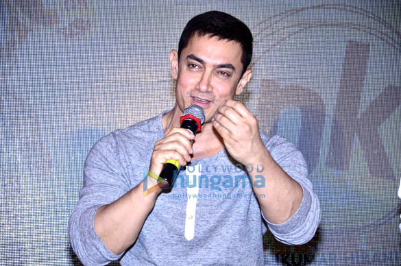 aamir khan launches second poster of pk 6