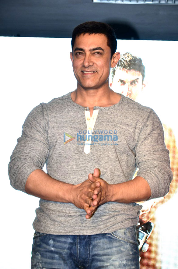 aamir khan launches second poster of pk 12