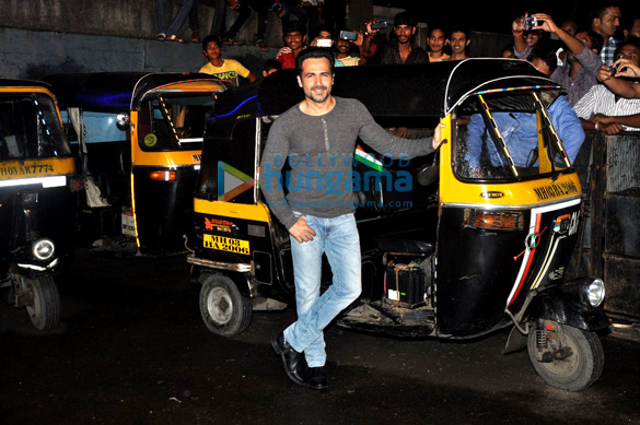 special screening of raja natwarlal for auto rickshaw drivers 5
