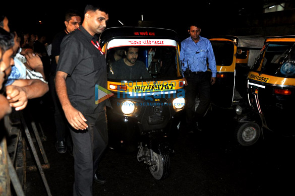 special screening of raja natwarlal for auto rickshaw drivers 9
