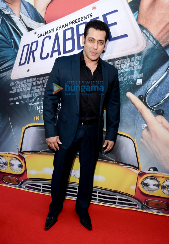 salman khan graces the red carpet premiere of dr cabbie 3