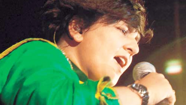 ‘Musically Yours’: Falguni Pathak’s Exclusive Interview On Navratri 2014 & USA Trip