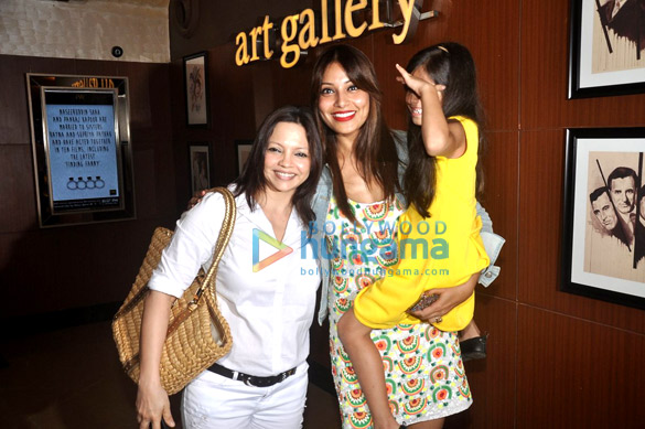 bipasha basu harman baweja watch creature with family 4
