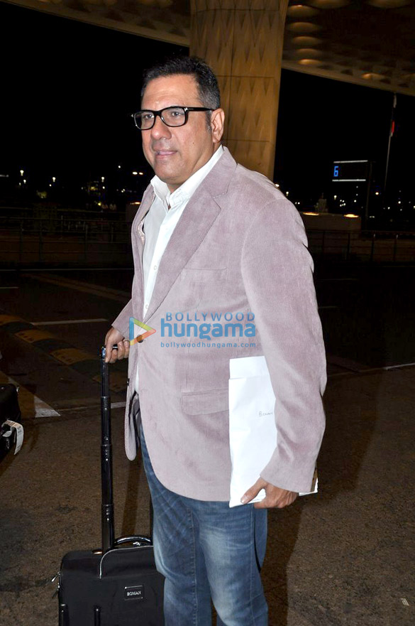 shah rukh khan deepika padukone team leave for slam tour 5
