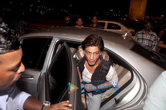shah rukh khan deepika padukone team leave for slam tour 13