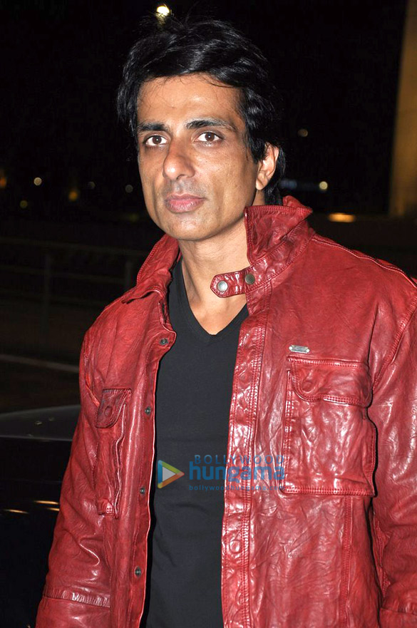 shah rukh khan deepika padukone team leave for slam tour 4