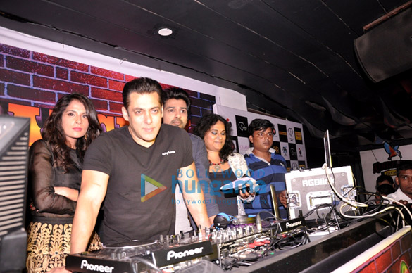 salman khan launches in da club song from tamanchey 3