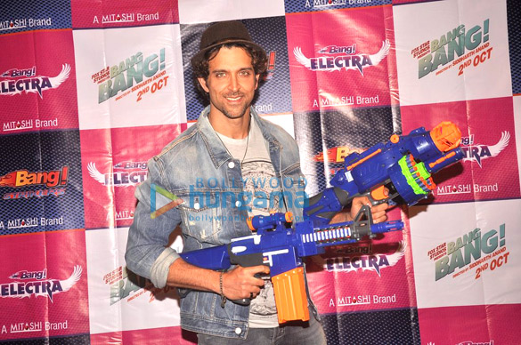 hrithik roshan unveils mitashi bang bang merchandise 8