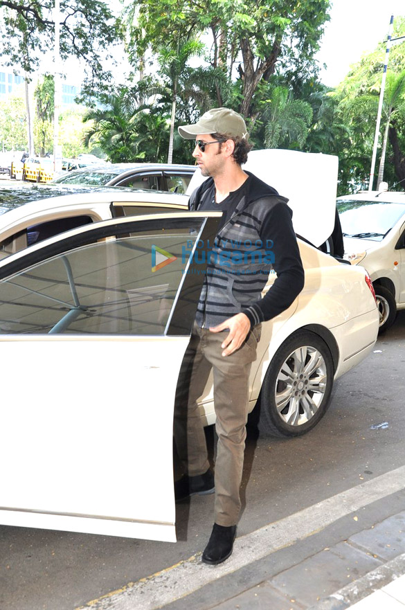 hrithik roshan katrina kaif leave for delhi to promote bang bang 9