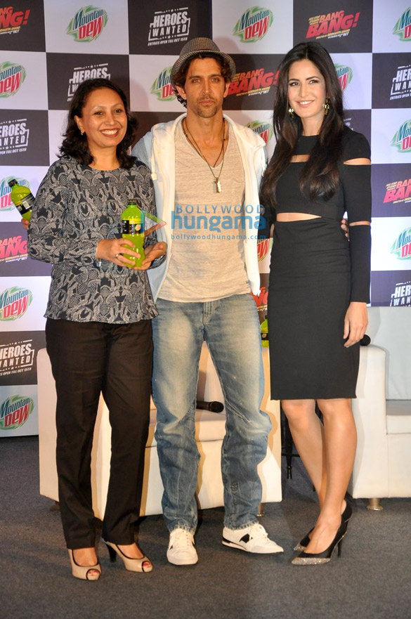 hrithik roshan katrina kaif at the launch of bang bang mountain dews heroeswanted 9