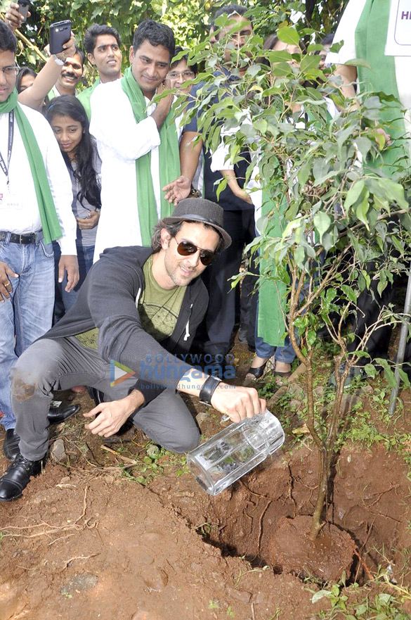 hrithik roshan at wwi cleanliness drive 5