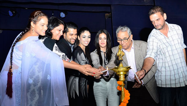 Aftab Shivdasani-Nin Dusanj-Priya Dutt Watch Neetu Chandra’s ‘Umrao Jaan’ Play