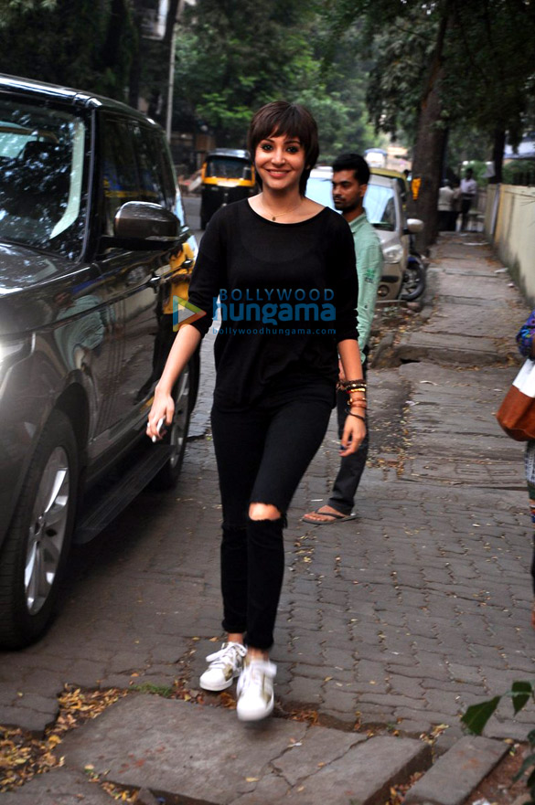 anushka sharma unveils 4th poster of pk 9