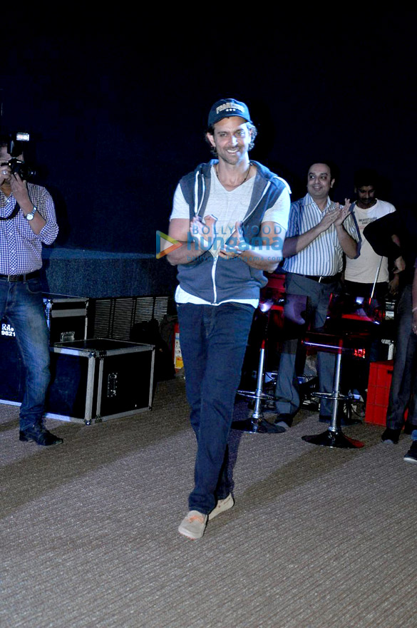 hrithik roshan graces special bang bang show for kids 8