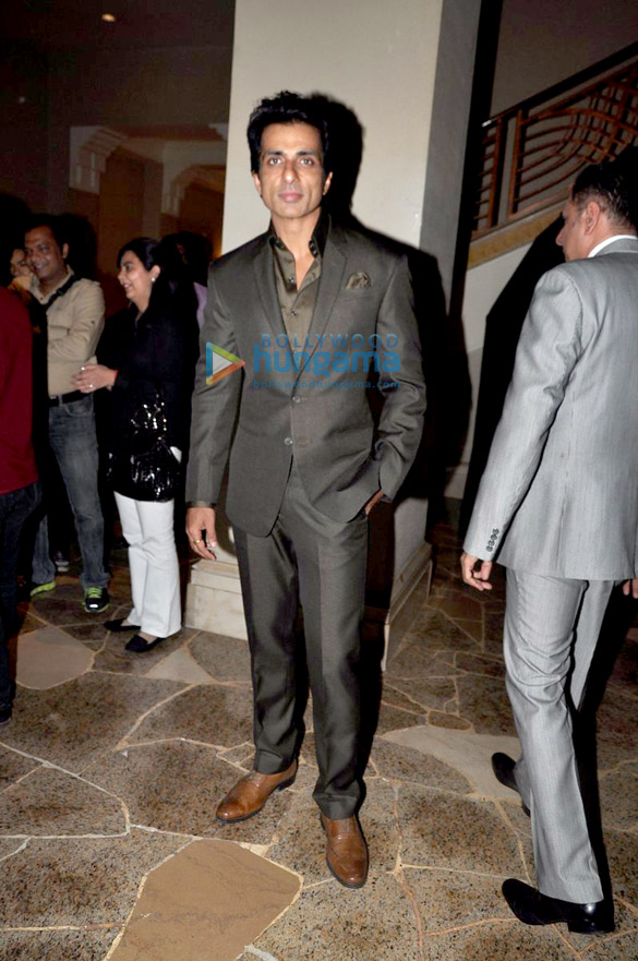 team of happy new year at sharabi song launch 16