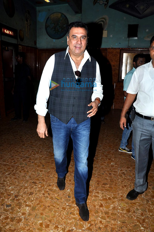 team of happy new year visits gaiety cinema 15