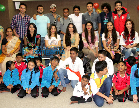 cast of 6 52 spend time with special kids 2