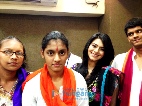cast of 6 52 spend time with special kids 5