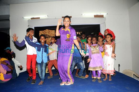 team rowdy bangalore distributing bats and food to the blind underprivileged children 9