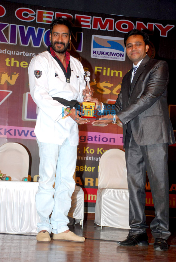 taekwondo masters from korea felicitate ajay devgn 7