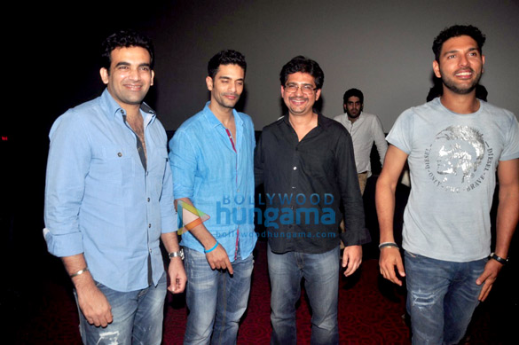 yuvraj singh zaheer khan at ungli screening 6